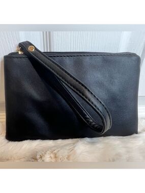 COSMETIC BAG / WRISTLET. BLACK 8.25” x 5”